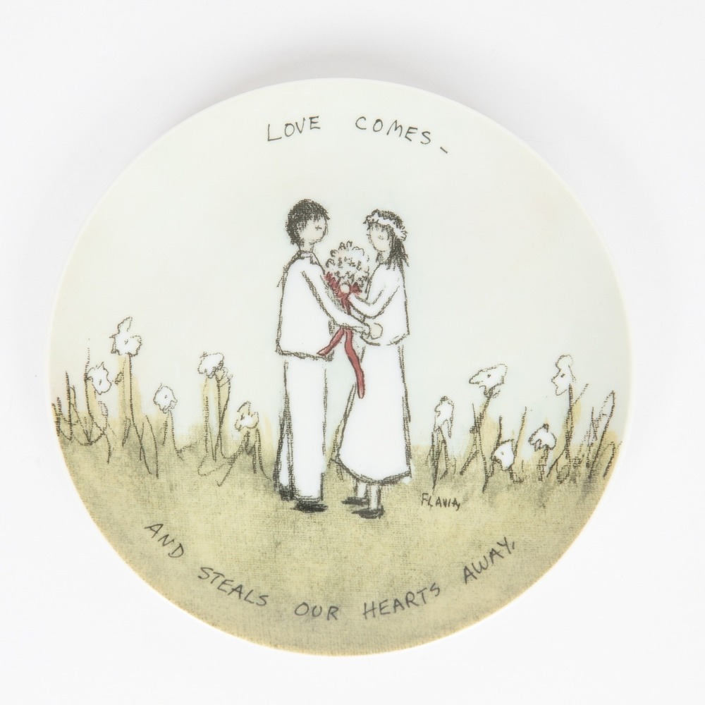 Flavia Weeden Decorative Plate Love Comes Steals Hearts Away Japan Home‎ Decor